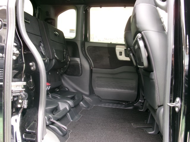当社の展示車両は全社クリーニング済み！徹底したルームクリーニングを行っておりますので、安心して気持ちよくお乗りいただけます。エンジンルームも洗浄済みです！