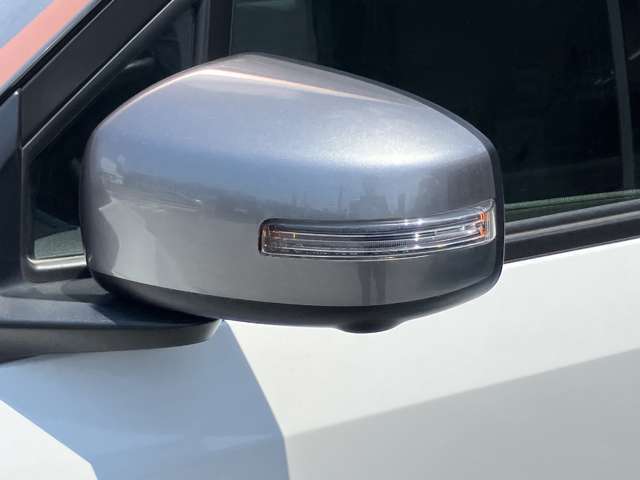 ウインカー付ドアミラーですので、対向車からの視認性を良くしてくれます！