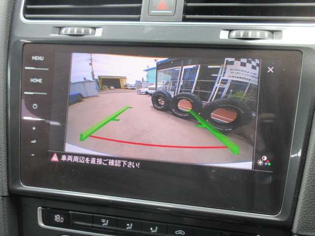 メーカーナビ搭載♪　ガイド線付バックカメラで駐車も安心ですね♪　広角のカメラを使用しております♪