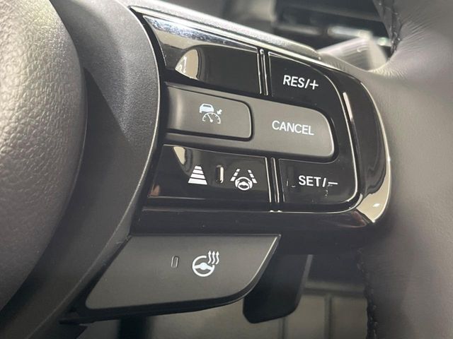 【アダプティブクルーズコントロール】高速道路での長距離走行が楽に！！自動で速度を保つクルーズコントロールが、衝突軽減システムと連携し、前方の車両を感知して車間を保つように速度調節してくれます！！