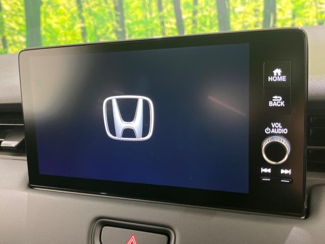 【メーカー純正ナビ】インテリアに溶け込むスタイリッシュな「専用設計」メーカーナビを装備♪視認性や操作性など基本性能にも優れ、より上質なカーライフをお楽しみいただけます。