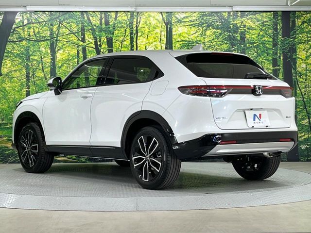 高透明度のガラス皮膜で撥水はもちろん、上質なツヤ・光沢を実現。紫外線や酸性雨から大切な愛車を保護し、色あせ・劣化を防止。「弾スプラッシュコート」、「弾プリミッサコート」からお選びいただけます。