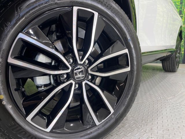 【純正アルミホイール】外観にマッチした純正アルミホイールを装着しております。各種社外アルミホイールや、スタッドレスタイヤも取扱いしております。是非ご相談ください♪