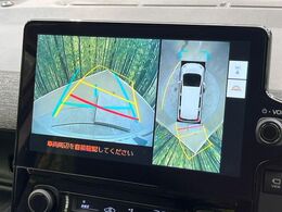 【パノラミックビューモニター】専用のカメラにより、上から見下ろしたような視点で360度クルマの周囲を確認することができます☆死角部分も確認しやすく、狭い場所での切り返しや駐車もスムーズに行えます。