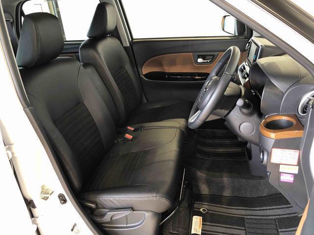 運転席の座面高さを調整できるシートリフターが付いています。フロントシートはベンチシートを採用で、座面も広く使い勝手もいいですよ♪