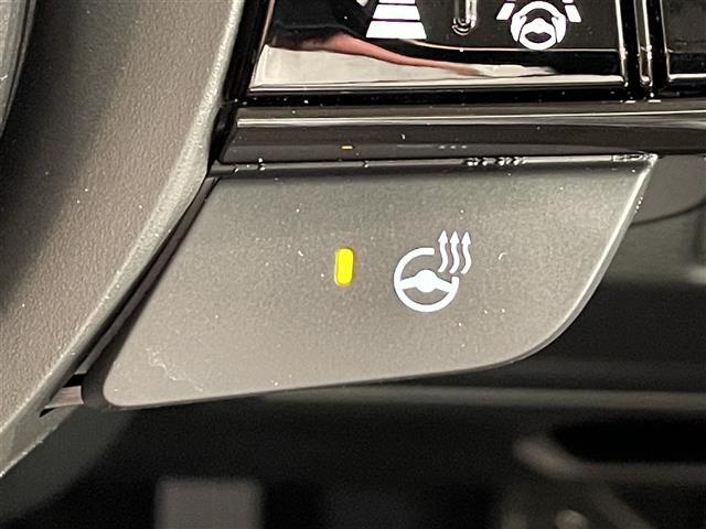 ◆【ステアリングヒーター】冬場の寒い日に手がかじかみながら運転するのはツライですよね。でも、これがあれば安心です！ハンドルのグリップ部がじわっと暖かくなって心までポカポカします。
