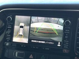 【マルチアラウンドモニター】専用のカメラにより、上から見下ろしたような視点で360度クルマの周囲を確認することができます☆死角部分も確認しやすく、狭い場所での切り返しや駐車もスムーズに行えます。