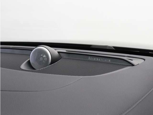 【Bowers＆Wilkins】世界のオーディオファン垂涎のプレミアムサウンドシステムを搭載。コンサートホールのベストポジションに相当する音場空間を忠実に再現。乗る人すべてに驚きの音響体験を提供します
