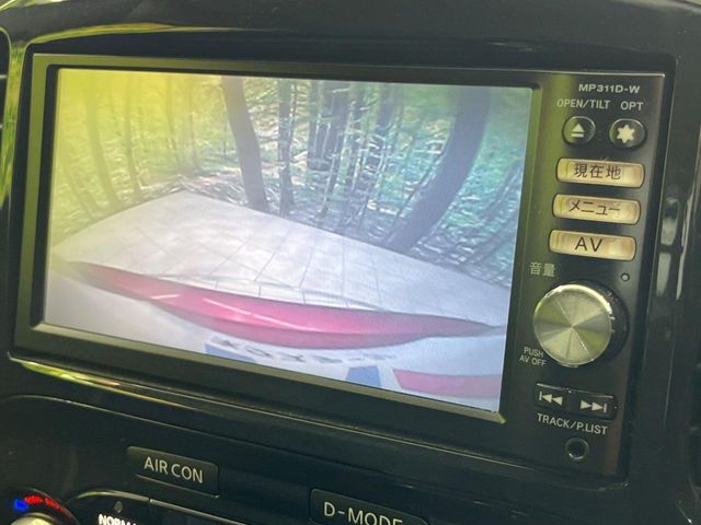 【バックカメラ】駐車時に後方がリアルタイム映像で確認できます。大型商業施設や立体駐車場での駐車時や、夜間のバック時に大活躍！運転スキルに関わらず、今や必須となった装備のひとつです！