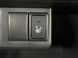 【シートヒーター】寒い日に重宝するシートヒーター！エアコンより早く温まってくれるので寒がりの人も安心ですね♪エアコンの温風は乾燥するから苦手、という方にもをおすすめです。