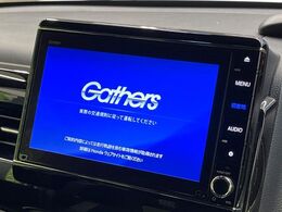 【純正8インチナビ】人気の純正ナビを装備しております。ナビの使いやすさはもちろん、オーディオ機能も充実！キャンプや旅行はもちろん、通勤や買い物など普段のドライブも楽しくなるはず♪