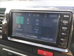 【カラーバックモニター】を装備しております。リアの映像がカラーで映し出されますので日々の駐車も安心安全です。