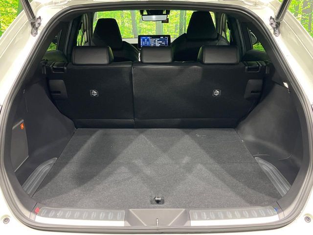 後席を格納すると、これだけの広さが！シーンに合わせたシートアレンジで、大きな荷物も積むことが出来ます♪