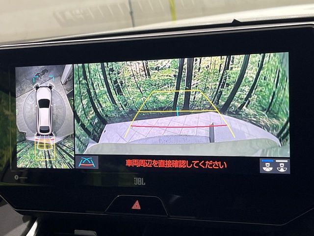 【パノラミックビューモニター】専用のカメラにより、上から見下ろしたような視点で360度クルマの周囲を確認することができます☆死角部分も確認しやすく、狭い場所での切り返しや駐車もスムーズに行えます。