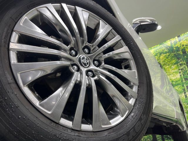 【純正○○インチアルミホイール】外観にマッチした純正アルミホイールを装着しております。各種社外アルミホイールや、スタッドレスタイヤも取扱いしております。是非ご相談ください♪