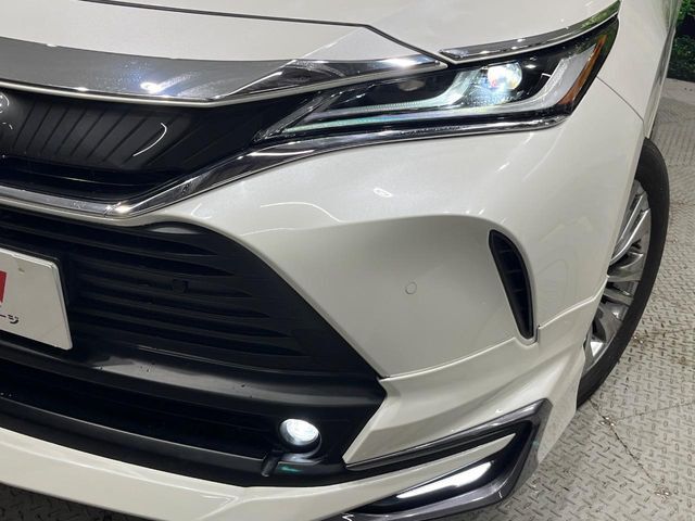 【LEDヘッドライト】悪天候や夜間走行時も良好な視界を確保し安心して運転できる高輝度LEDヘッドライトを装備！点灯速度が早く、消費電力も抑えられています。