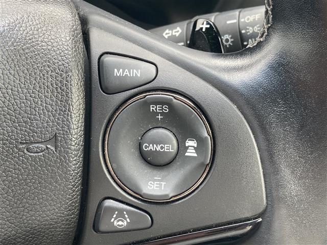 【CARMATEドライブレコーダー】走行中の車内外を360°撮影することができるので、通常のドラレコでは撮りきれない横方向からの突然の飛び出しや、後方からの無理な追い抜きなども逃さず記録します。