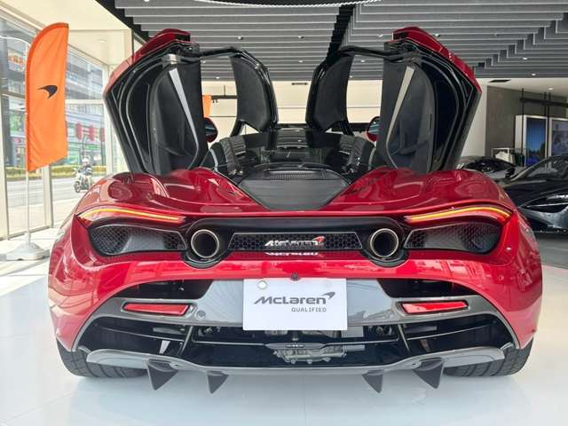 特に、F1で培われたエアロダイナミクスやカーボンファイバー技術は、「モノケージII」として結実し、720Sを軽量で頑丈な車両に仕上げました。