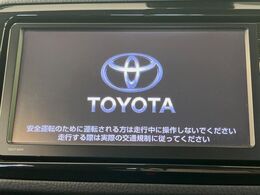 【純正ナビ】人気の純正ナビを装備しております。ナビの使いやすさはもちろん、オーディオ機能も充実！キャンプや旅行はもちろん、通勤や買い物など普段のドライブも楽しくなるはず♪