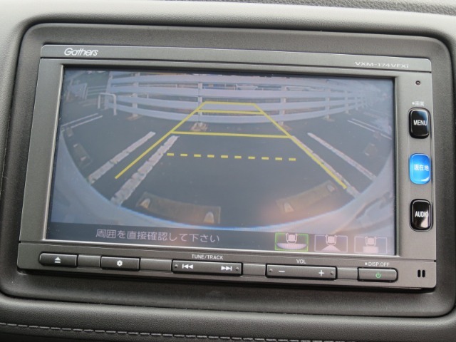 【バックカメラ】駐車時に後方がリアルタイム映像で確認できます。大型商業施設や立体駐車場での駐車時や、夜間のバック時に大活躍！運転スキルに関わらず、今や必須となった装備のひとつです！