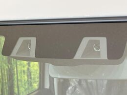 【スズキ　セーフティサポート】走行中に前方の車両等を認識し、衝突しそうな時は警報とブレーキで衝突回避と被害軽減をアシスト。より安全にドライブをお楽しみいただけます。