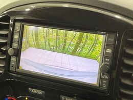 【バックカメラ】駐車時に後方がリアルタイム映像で確認できます。大型商業施設や立体駐車場での駐車時や、夜間のバック時に大活躍！運転スキルに関わらず、今や必須となった装備のひとつです！