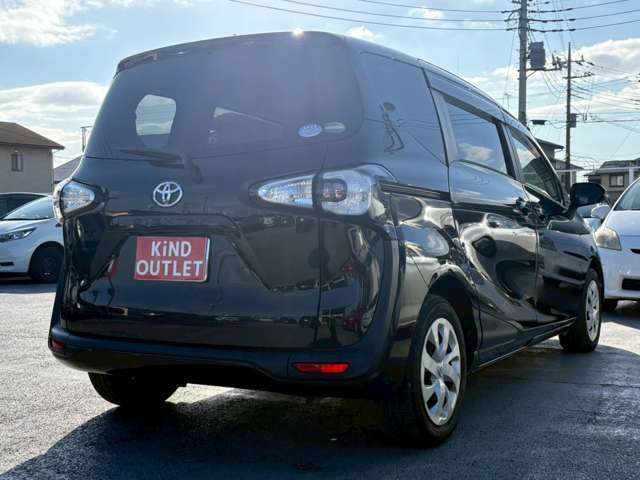 千葉県千葉市の中古車販売店「カインドアウトレット千葉 コンパクトハイブリッド専門店」■地域最大級の展示場に常時70台以上のコンパクトカー、ハイブリッドカーを展示■毎週火曜日定休■営業時間10:00～19:00■