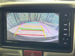 【バックカメラ】駐車時に後方がリアルタイム映像で確認できます。大型商業施設や立体駐車場での駐車時や、夜間のバック時に大活躍！運転スキルに関わらず、今や必須となった装備のひとつです！