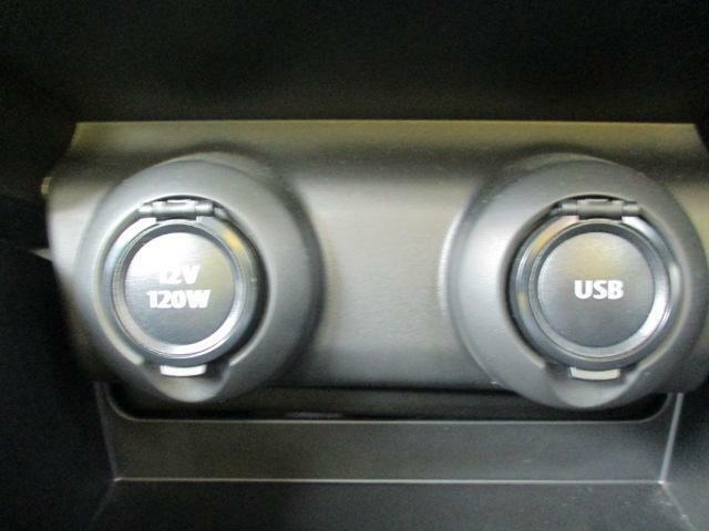 【USBソケット】【アクセサリーソケット】の両方をインパネセンターに配置。