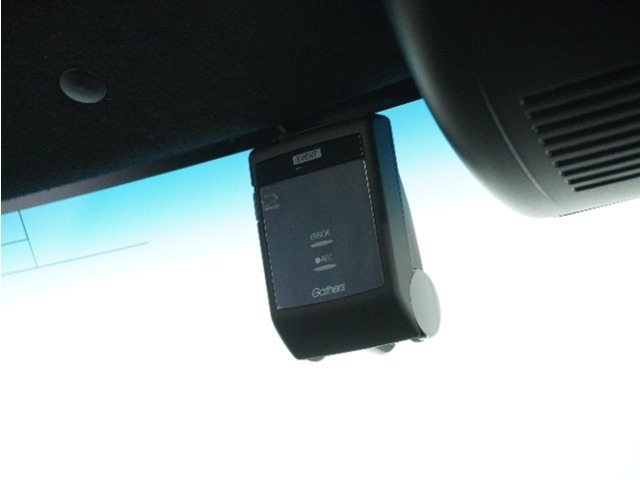 ◆ドライブレコーダー◆映像・音声などを記録する自動車用の装置です。　もしもの事故の際の記録はもちろん、旅行の際の思い出としてドライブの映像を楽しむことができます。