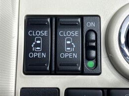 【両側パワースライドドア】スマートキーや運転席のスイッチで後席両側スライドドアの開閉が可能♪電動だから力を入れてドアを開ける必要が無く、小さなお子様でも簡単に開け閉めでき快適です♪