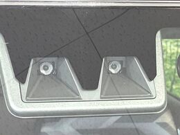 【スマートアシスト】走行中に前方の車両等を認識し、衝突しそうな時は警報とブレーキで衝突回避と被害軽減をアシスト。より安全にドライブをお楽しみいただけます。