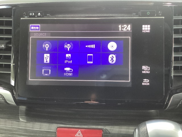純正メモリーナビを装着しております。AM、FM、CD、DVD、フルセグTV、Bluetoothがご使用いただけます。初めて訪れた場所でも安心ですね！