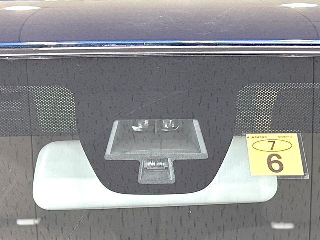 【スズキ　セーフティサポート】走行中に前方の車両等を認識し、衝突しそうな時は警報とブレーキで衝突回避と被害軽減をアシスト。より安全にドライブをお楽しみいただけます。