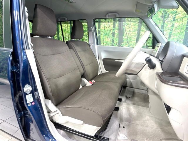 運転席シート廻りは使用感も少なく、良好な状態となっています。丁寧に使われていたことがよくわかりますね。