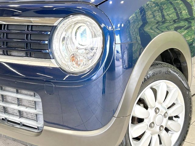【LEDヘッドライト】悪天候や夜間走行時も良好な視界を確保し安心して運転できる高輝度LEDヘッドライトを装備！点灯速度が早く、消費電力も抑えられています。