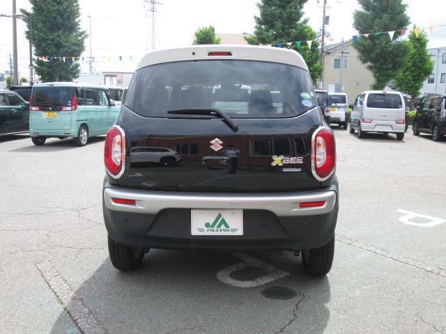 当店では新車販売も行っております。国産車・インポートカー問わず、全メーカーの全車種を取り扱います。各展示場には、各メーカの新車カタログが揃っております。