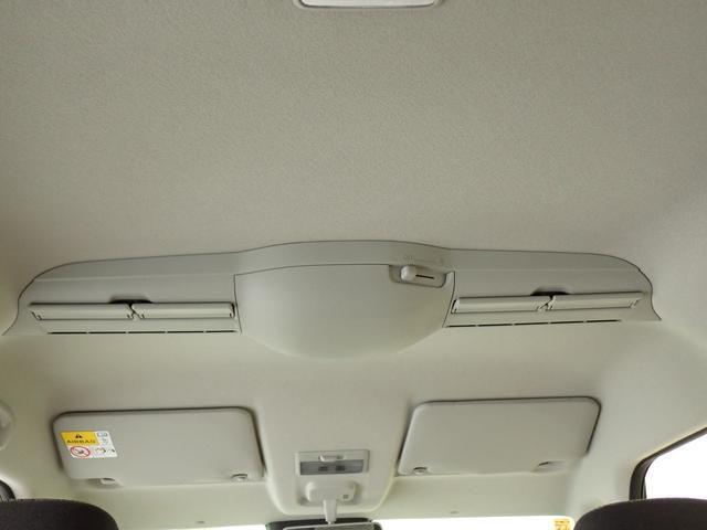 スリムサーキュレーターを装備しています。車内の空気を循環させ、前席・後席間の温度差を少なくします。
