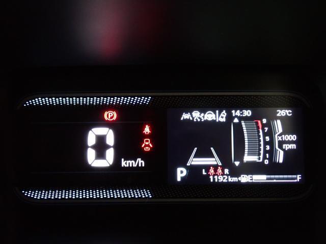パッと見でも車速の確認がしやすい　デジタル表記のメーター。