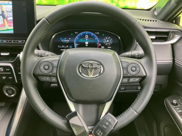 WECARSの展示場では実際に見て、触ってお車をお選びいただけます！知識の豊富な営業スタッフが様々なカーライフをご提案いたします！