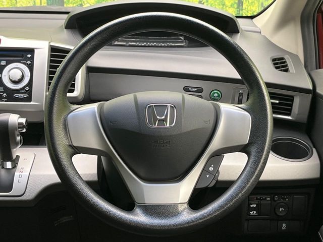 ステアリングも使用感が少なく、きれいな状態となっております♪