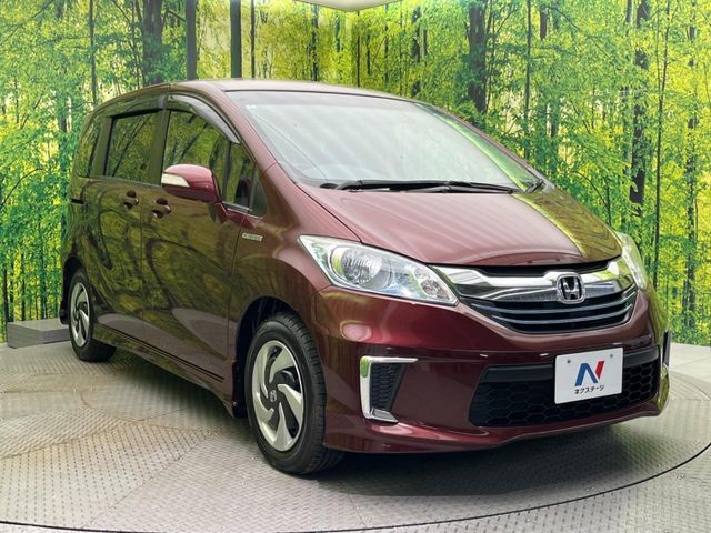 高透明度のガラス皮膜で撥水はもちろん、上質なツヤ・光沢を実現。紫外線や酸性雨から大切な愛車を保護し、色あせ・劣化を防止。「弾スプラッシュコート」、「弾プリミッサコート」からお選びいただけます。