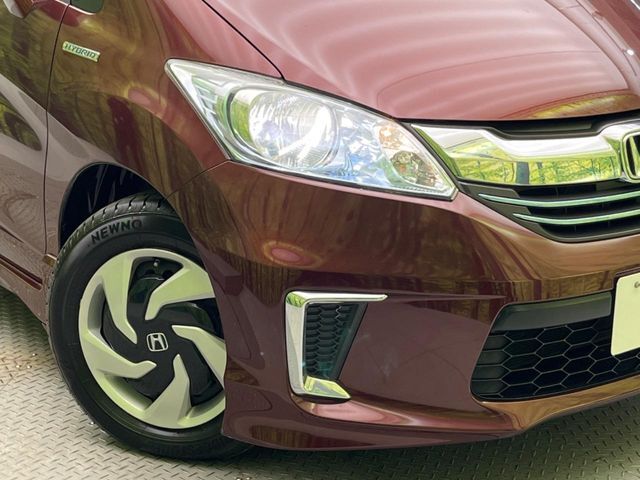 【HIDヘッドライト】非常に明るく前方を照らしてくれるので、悪天候や夜間の走行時も視界良好で安心してお乗りいただけます。