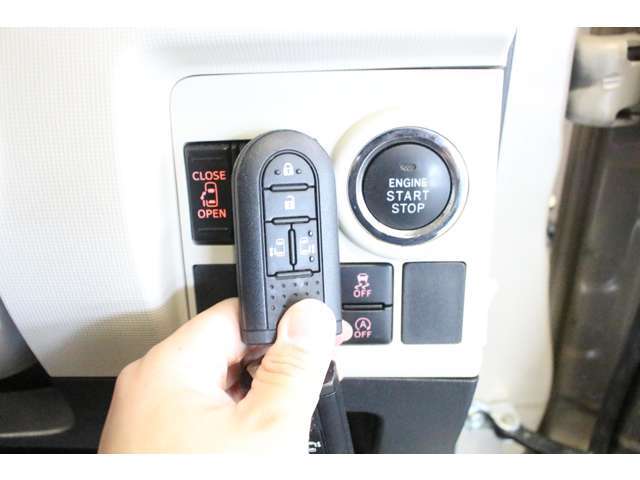 両側電動スライドドア、Pスタートエンジン始動、スマートキー、衝突軽減ブレーキ、オートハイビーム