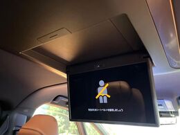 【12.8型フリップダウン】大画面モニターで後席でもエンタメをお楽しみいただけます。家族や友人とお出かけする機会が多い方に大人気です♪
