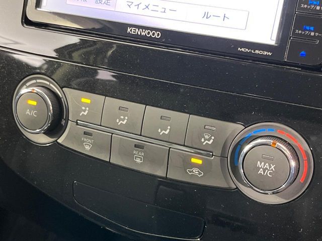 【オートエアコン】一度お好みの温度に設定すれば、車内の温度を検知し風量や温度を自動で調整。暑い…寒い…と何度もスイッチ操作をする必要はありません。快適な車内空間には必須の機能ですね♪