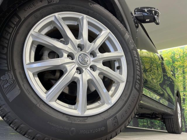 【純正17インチアルミホイール】外観にマッチした純正アルミホイールを装着しております。各種社外アルミホイールや、スタッドレスタイヤも取扱いしております。是非ご相談ください♪