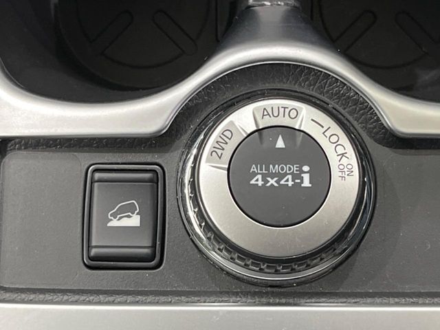【オールモード4×4】2WD/4WDモードを手軽に切り替え可能。燃費重視の2WD、スタック時に役立つLOCK、AUTOモードでは4WDの配分を自動で調整し、路面状況を問わず安定した走りをサポート。