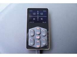 純正キーレス/イモビライザー/社外ドアミラー（電動格納負荷）/後席シートベルト/100V電源/Wエアーバック/シートカバー/ベットキット/リアフリップダウンモニター/TMX-R1050S/