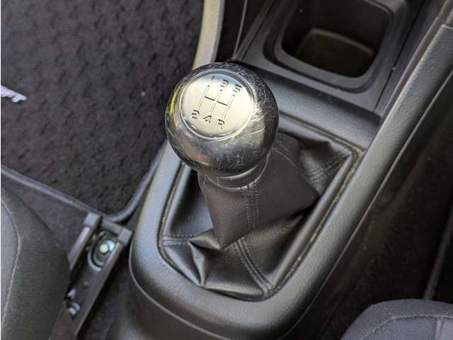 遠方でご来店出来ない、コロナで外出を控えてるお客様もご安心下さい。車の詳細、乗り換え相談、ローン審査もリモートでご対応させて頂きます。LINE等で画像もお送り致しますのでご自宅からご購入が可能です